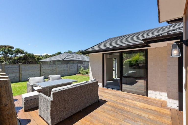 Photo of property in 6 Martingale Drive, Whitby, Porirua, 5024