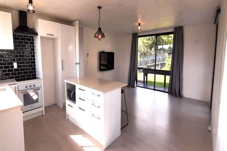 Photo of property in 16 Maywood Crescent, Glen Eden, Auckland, 0602