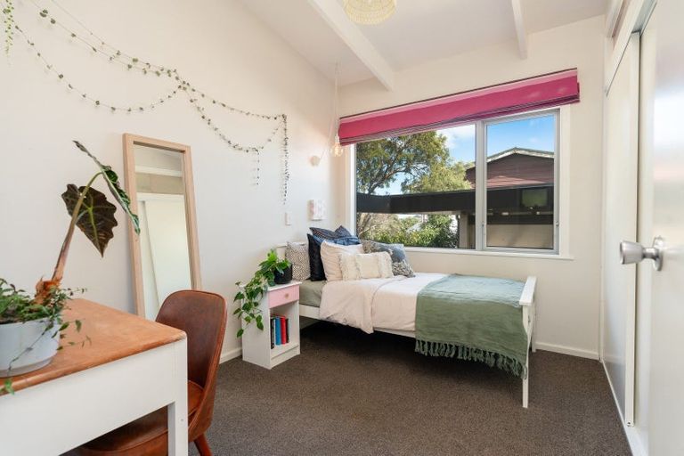 Photo of property in 15 Rangitane Street, Maupuia, Wellington, 6022