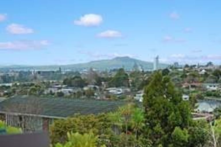 Photo of property in 20 Woodcote Drive, Glenfield, Auckland, 0629