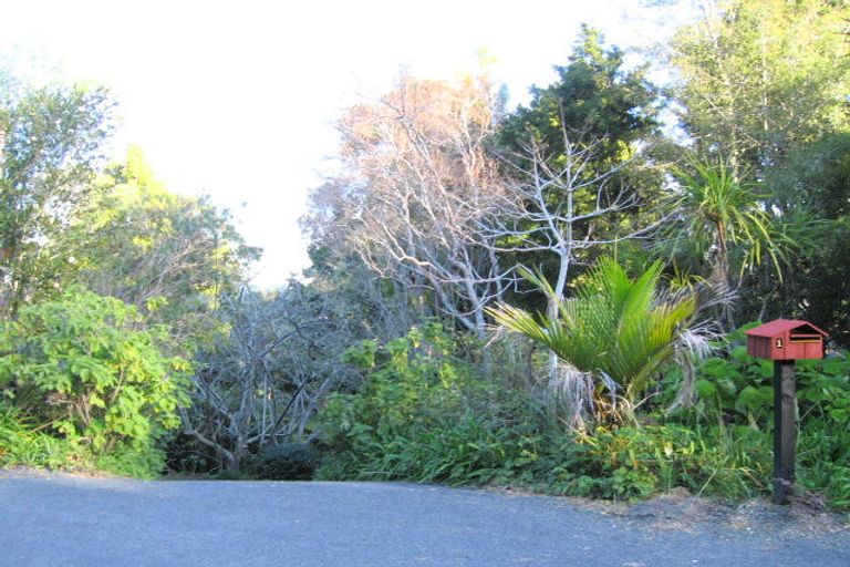 Photo of property in 1 Scoresby Street, Opua, 0200