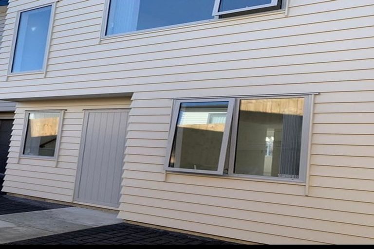 Photo of property in 136a Prince Regent Drive, Half Moon Bay, Auckland, 2012