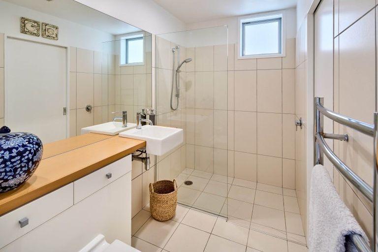 Photo of property in 1/16 Oriental Terrace, Oriental Bay, Wellington, 6011