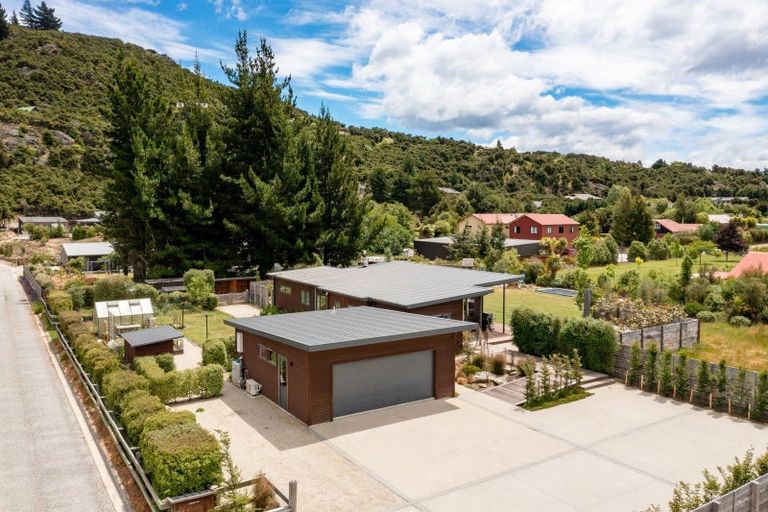 Photo of property in 4 Goldie Lane, Albert Town, Wanaka, 9305