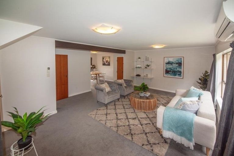 Photo of property in 95 Churton Drive, Churton Park, Wellington, 6037