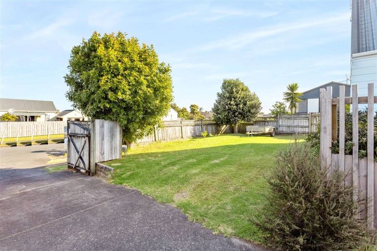 Photo of property in 11 Halyard Place, Te Atatu Peninsula, Auckland, 0610