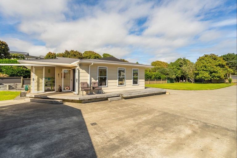 Photo of property in 17 Otaihanga Road, Otaihanga, Paraparaumu, 5036