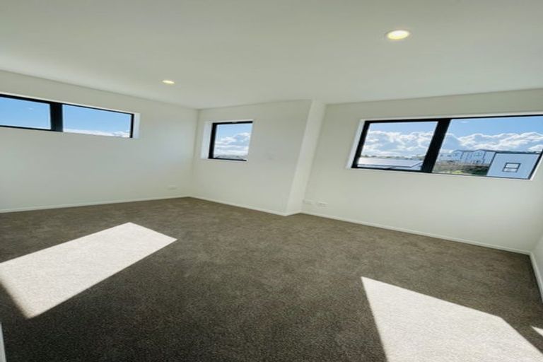 Photo of property in 42b Crestview Rise, Papakura, 2110