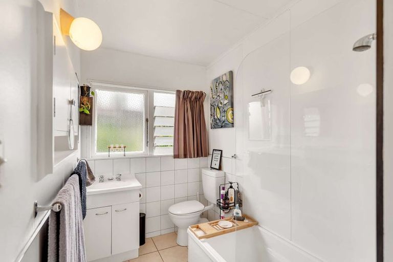 Photo of property in 243 Kenilworth Road, Mayfair, Hastings, 4122