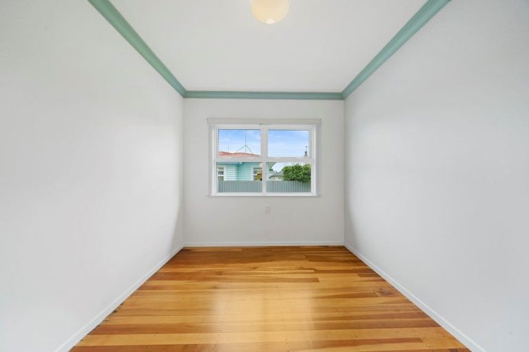 Photo of property in 6 Eton Place, Levin, 5510