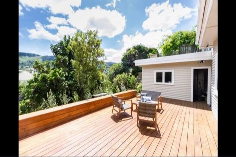 Photo of property in 19 Cecil Road, Tawa, Wellington, 5028