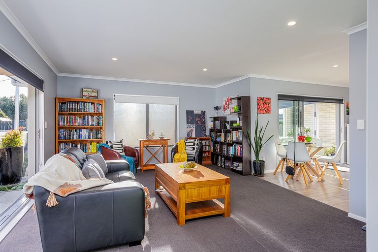 Photo of property in 7 Austin Reid Avenue, Carterton, 5713