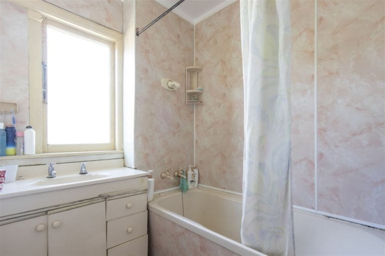 Photo of property in 41 Derwent Street, Island Bay, Wellington, 6023