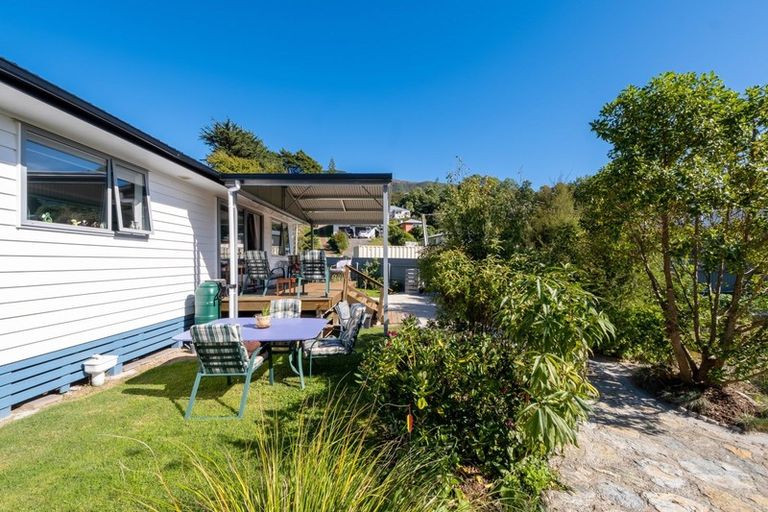 Photo of property in 33 Wairau Road, Picton, 7220