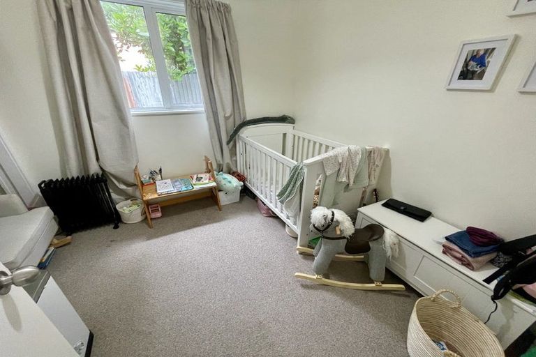 Photo of property in 2 Te Pari Pari Road, Pukerua Bay, 5026