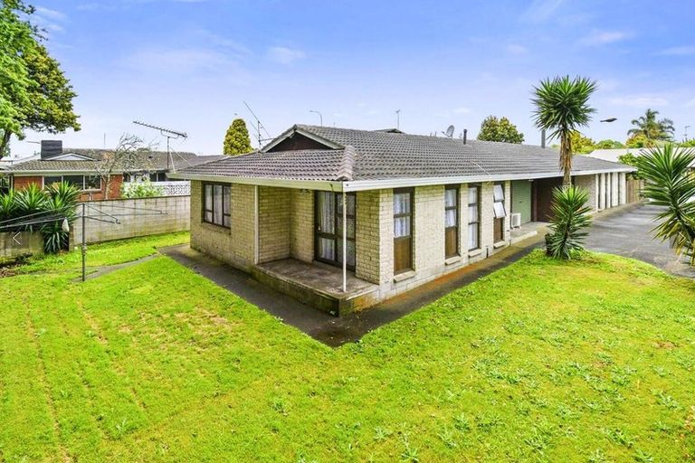Photo of property in 1/7 Tulloch Place, Conifer Grove, Takanini, 2112