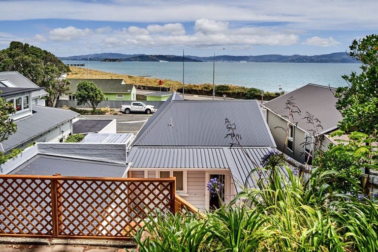 Photo of property in 69 Muritai Road, Eastbourne, Lower Hutt, 5013