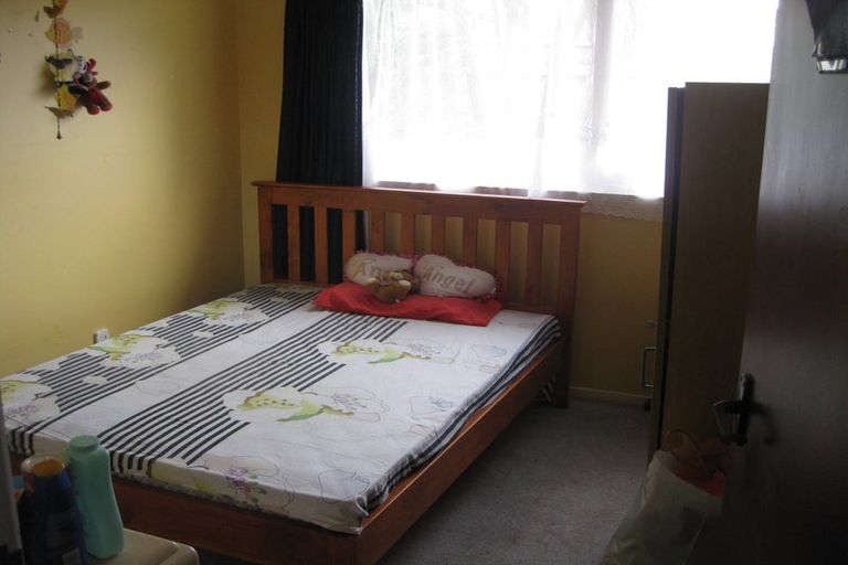 Photo of property in 41 Colchester Crescent, Newlands, Wellington, 6037