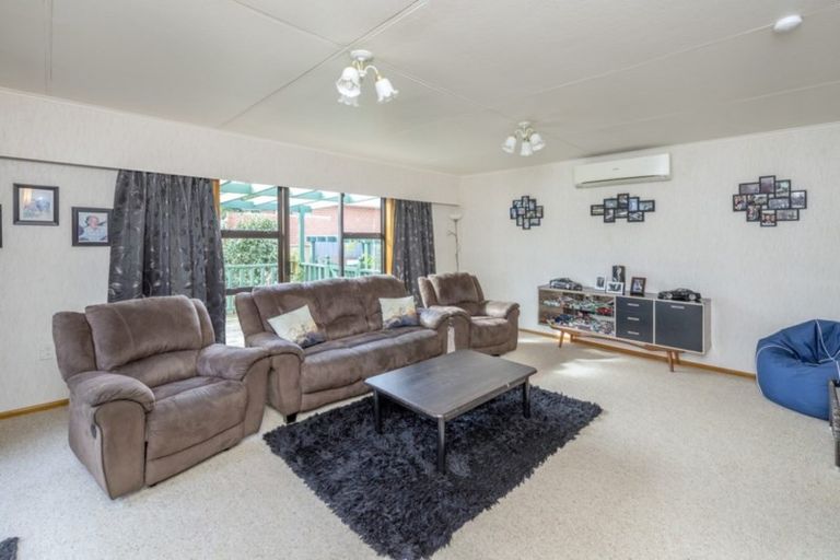 Photo of property in 92a Weraroa Road, Levin, 5510