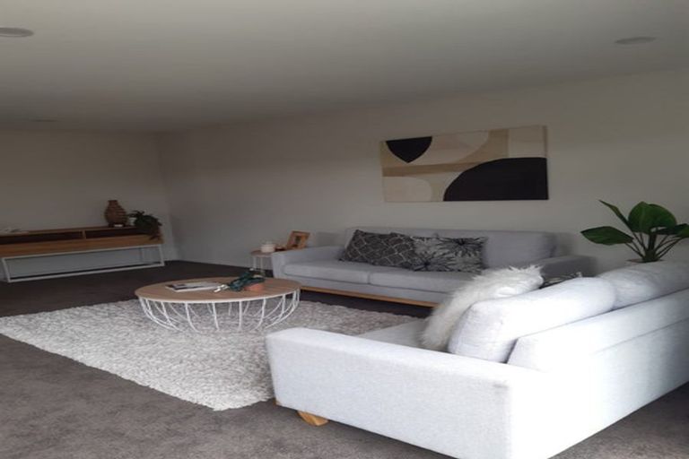 Photo of property in 2/43 Northcote Road, Northcote, Christchurch, 8052