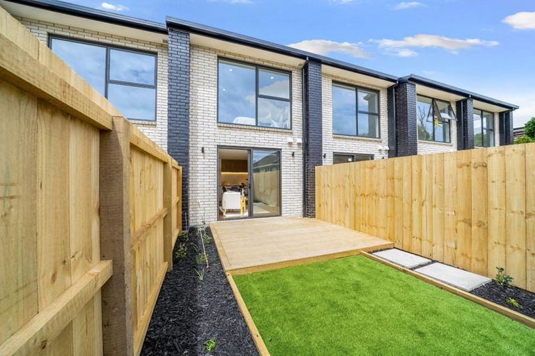 Photo of property in 8/60 Yeovil Road, Te Atatu Peninsula, Auckland, 0610