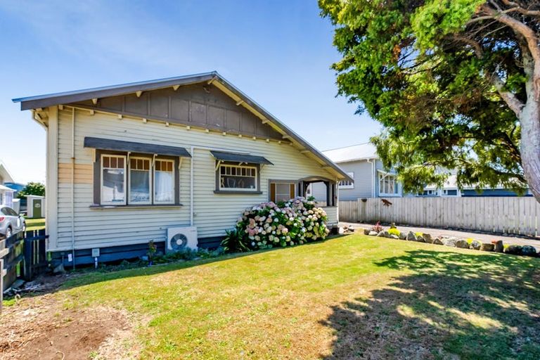 Photo of property in 43 Victoria Street, Hawera, 4610