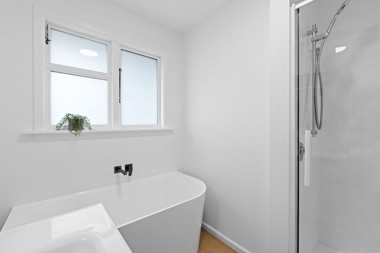 Photo of property in 340 Memorial Avenue, Burnside, Christchurch, 8053