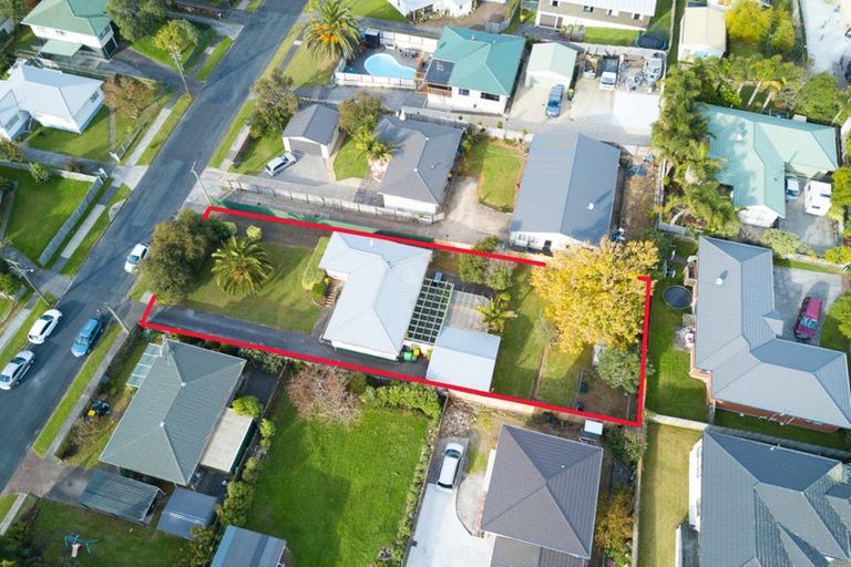 Photo of property in 1 Claridge Street, Glen Eden, Auckland, 0602