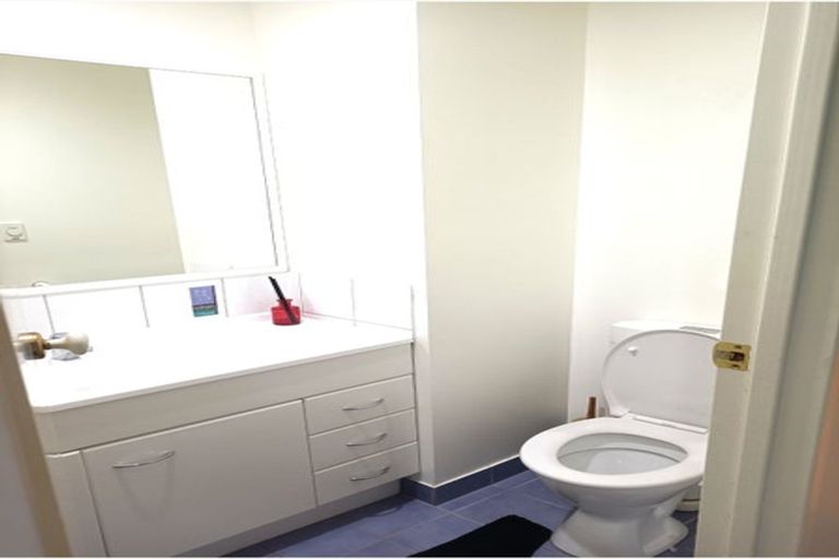 Photo of property in 5b Olwyn Place, Greenhithe, Auckland, 0632