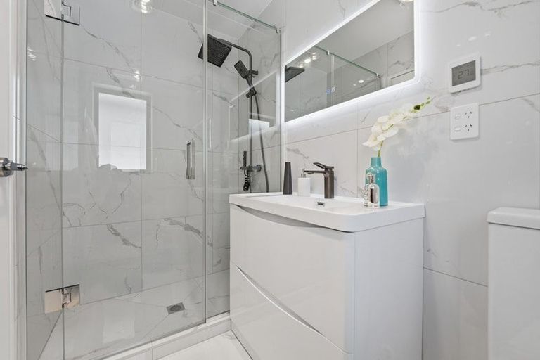 Photo of property in 141a Seabrook Avenue, New Lynn, Auckland, 0600