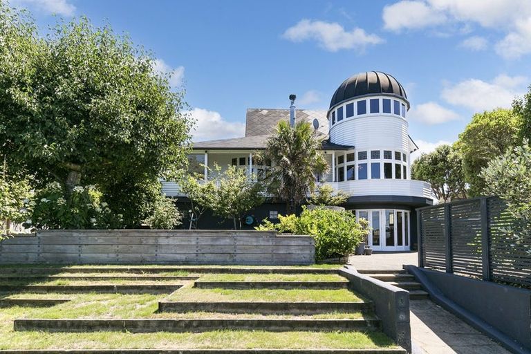 Photo of property in 8 Robieson Lane, Roseneath, Wellington, 6011
