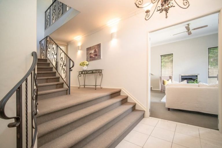 Photo of property in 18 Phoenicia Court, The Gardens, Auckland, 2105