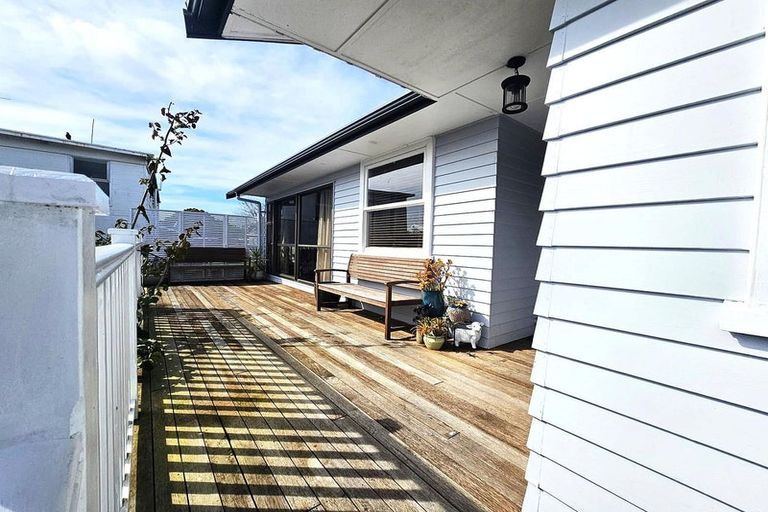 Photo of property in 27 Exminster Street, Blockhouse Bay, Auckland, 0600