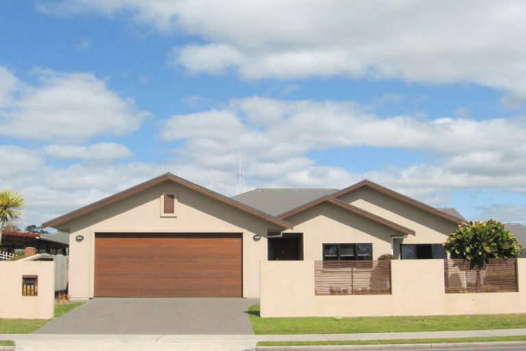 Photo of property in 142 Evans Road, Papamoa Beach, Papamoa, 3118