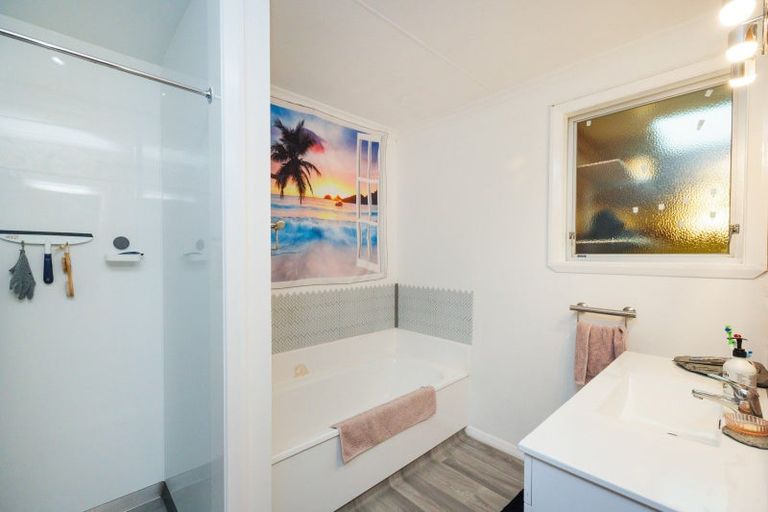 Photo of property in 44 Napier Road, Terrace End, Palmerston North, 4410