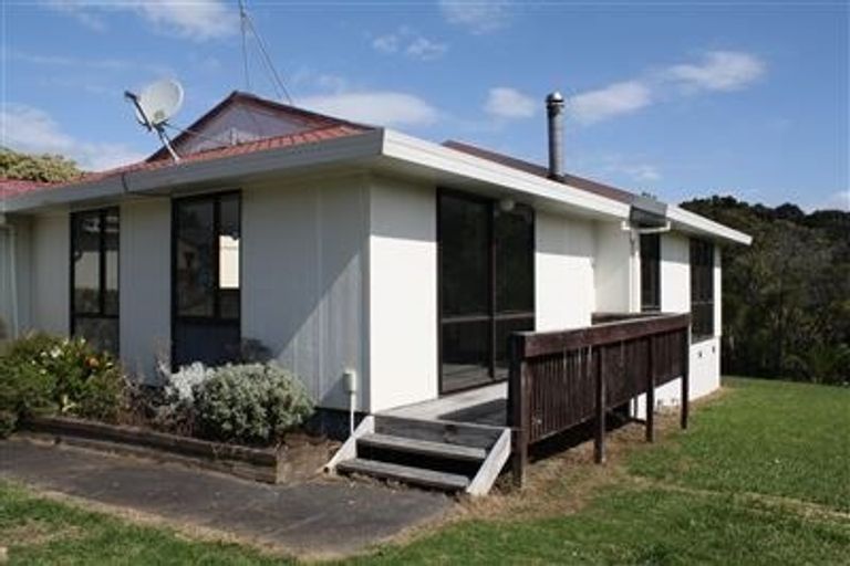 Photo of property in 28 Devonshire Road, Unsworth Heights, Auckland, 0632