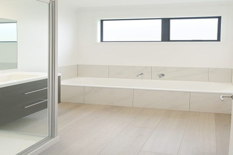 Photo of property in 28a San Priamo Place, Paraparaumu Beach, Paraparaumu, 5032