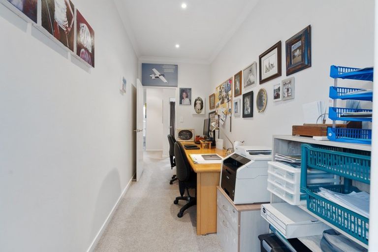 Photo of property in 12 Willowview Drive, Redwood, Christchurch, 8051