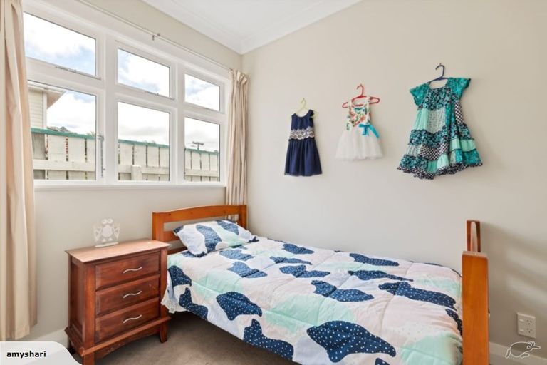 Photo of property in 119 Apu Crescent, Lyall Bay, Wellington, 6022