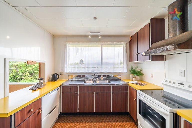 Photo of property in 47 Pekanga Road, Normandale, Lower Hutt, 5010