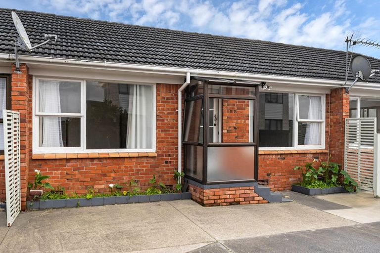 Photo of property in 2/19 Motatau Road, Papatoetoe, Auckland, 2025