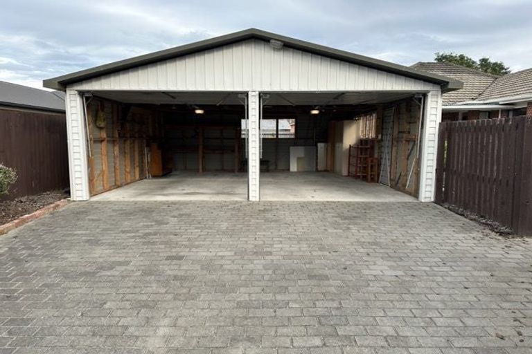 Photo of property in 32 Avonhead Road, Avonhead, Christchurch, 8042