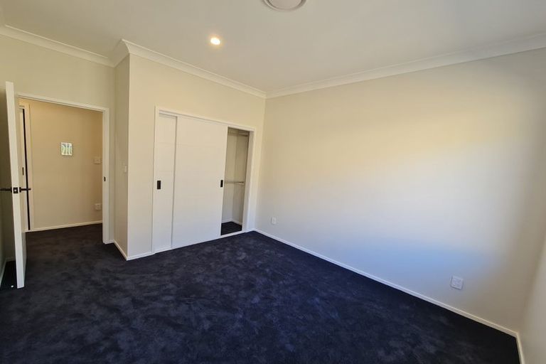 Photo of property in Queen Charlotte Drive, Aotea, Porirua, 5024