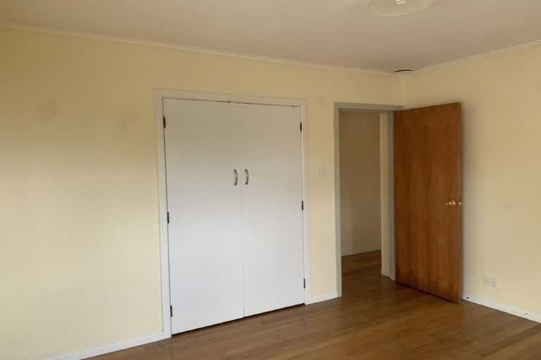 Photo of property in 9 Ward Crescent, Te Atatu Peninsula, Auckland, 0610