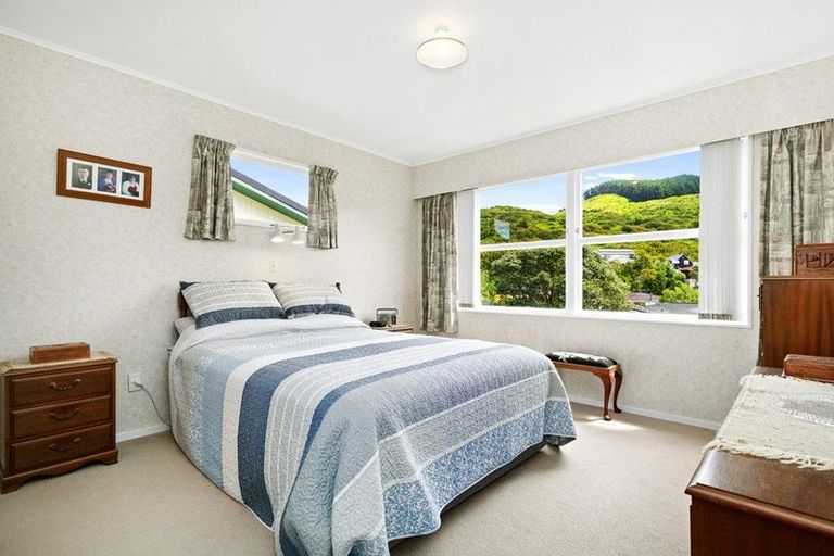 Photo of property in 8 Fitzwilliam Terrace, Tawa, Wellington, 5028