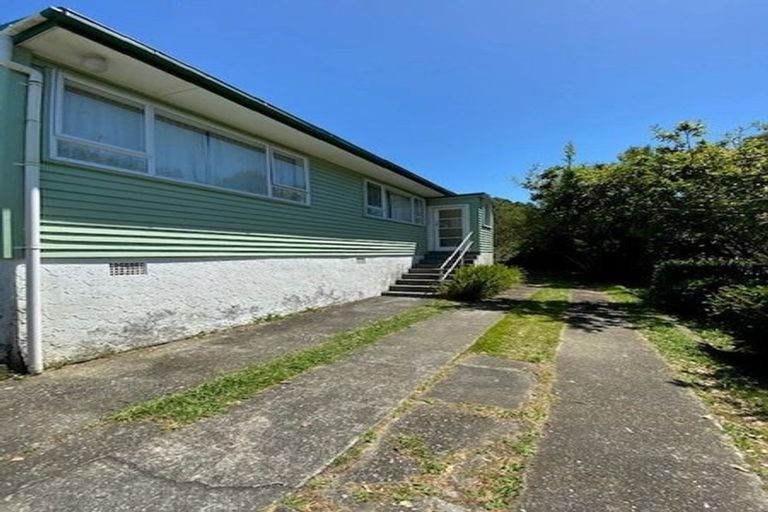 Photo of property in 37 Ranui Terrace, Tawa, Wellington, 5028