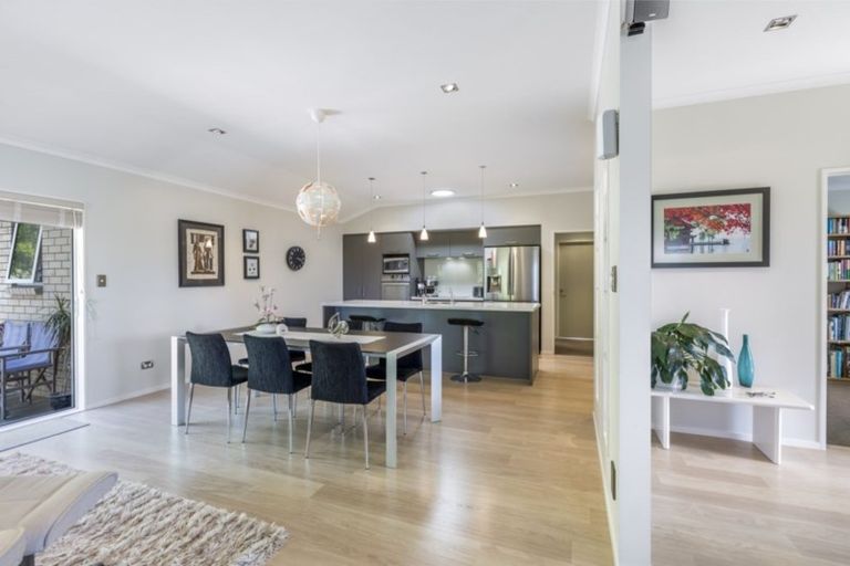 Photo of property in 11 Fendalton Place, Hatfields Beach, Orewa, 0931