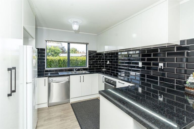 Photo of property in 14 Aldershot Place, Nawton, Hamilton, 3200