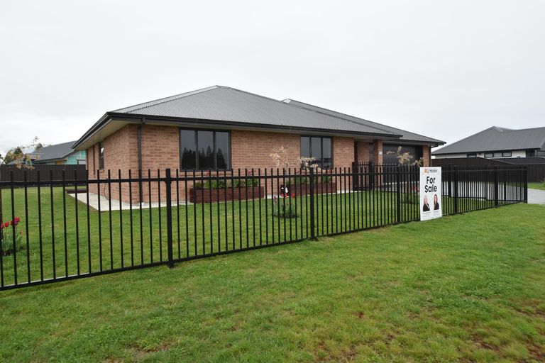 Photo of property in 8 Birch Hill Drive, Twizel, 7901