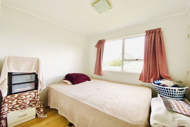 Photo of property in 12 St Margaret Place, West Harbour, Auckland, 0618